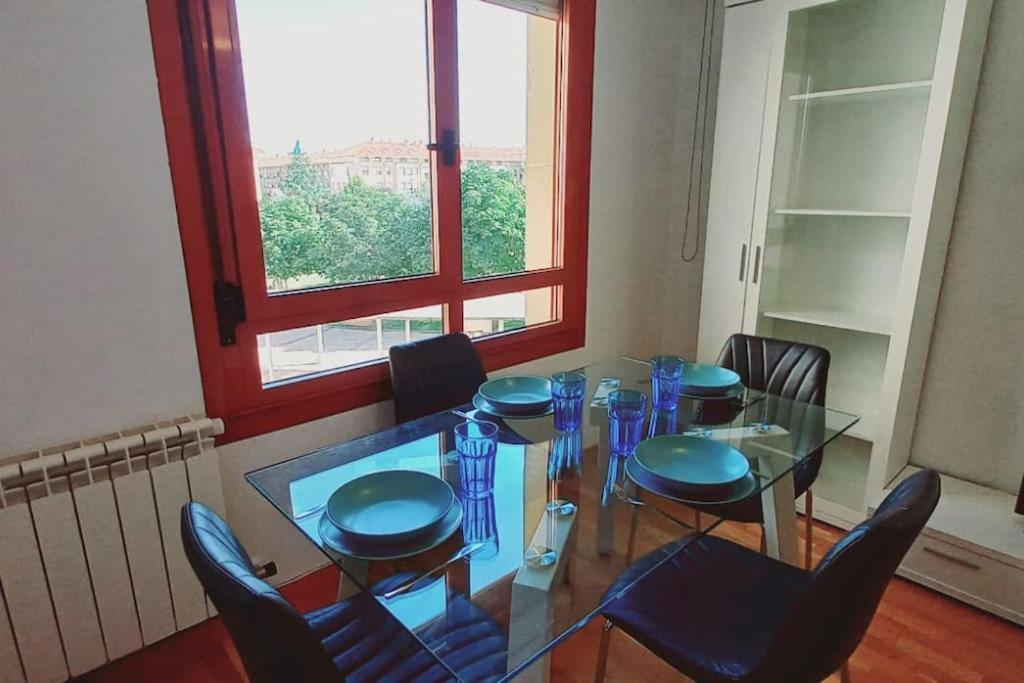 Apartamento Con 2 Habitaciones Y 2 Banos Junto A バリャドリド エクステリア 写真
